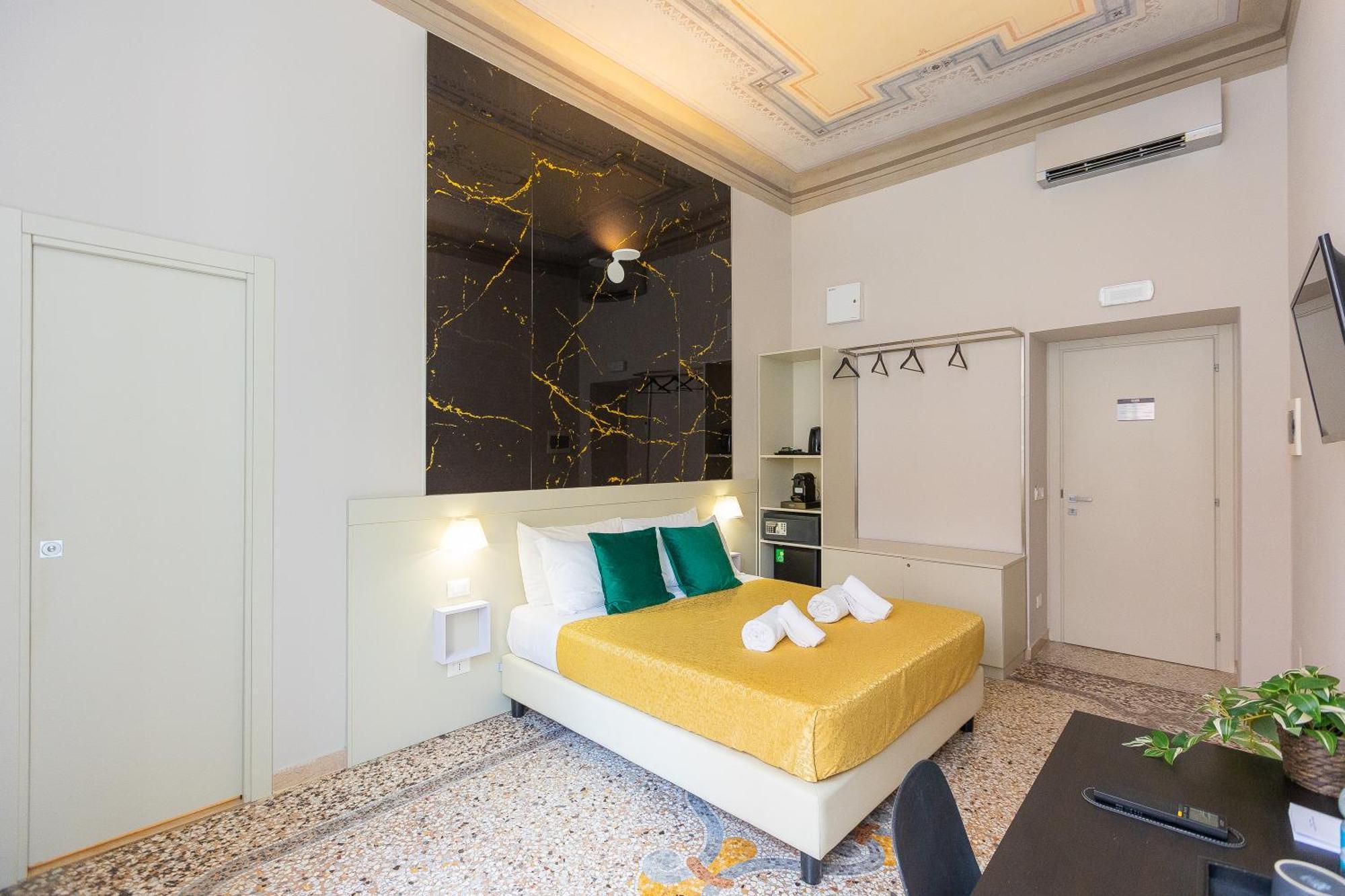 Iron Cityaus Termini Affittacamere